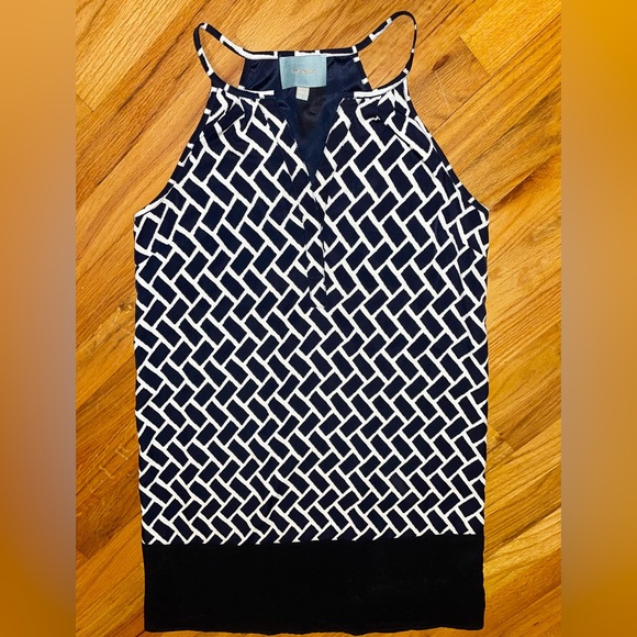 Skies Are Blue flattering patterned dress. Size small. - Picture 2 of 4